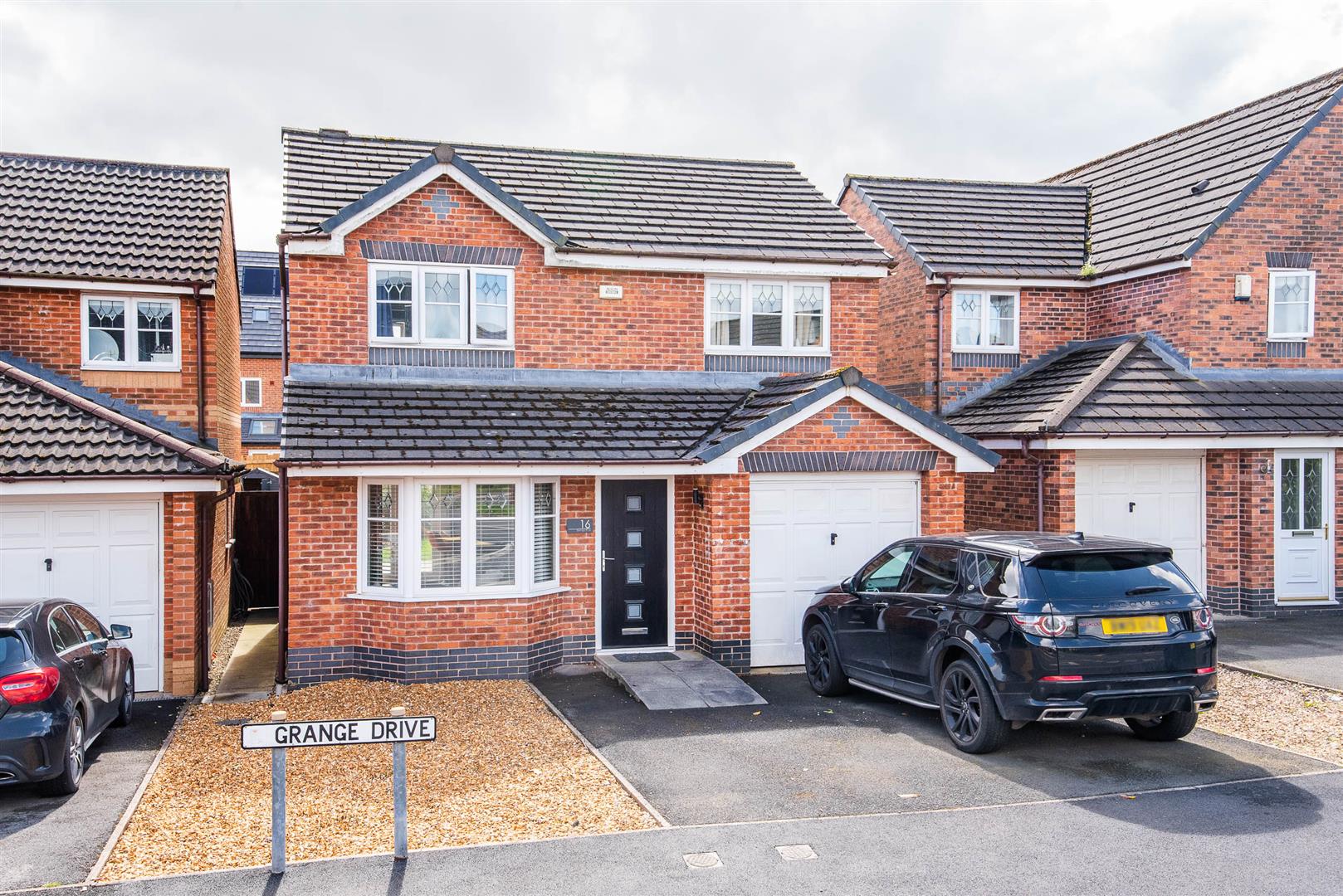 3 bed property in Grange Drive, Chorley